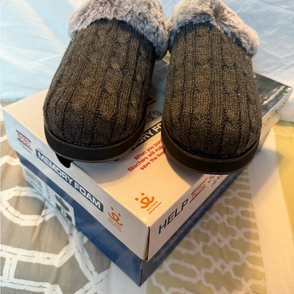 Skechers Bob’s Keepsake Ice Angels Slip Ons, Charcoal Gray with Faux fur, NWT.
